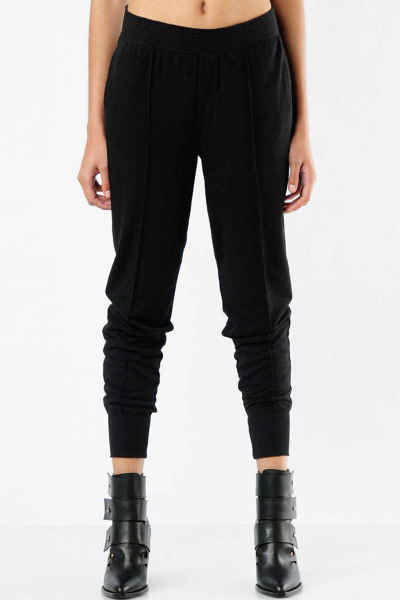 black fitted sweatpants