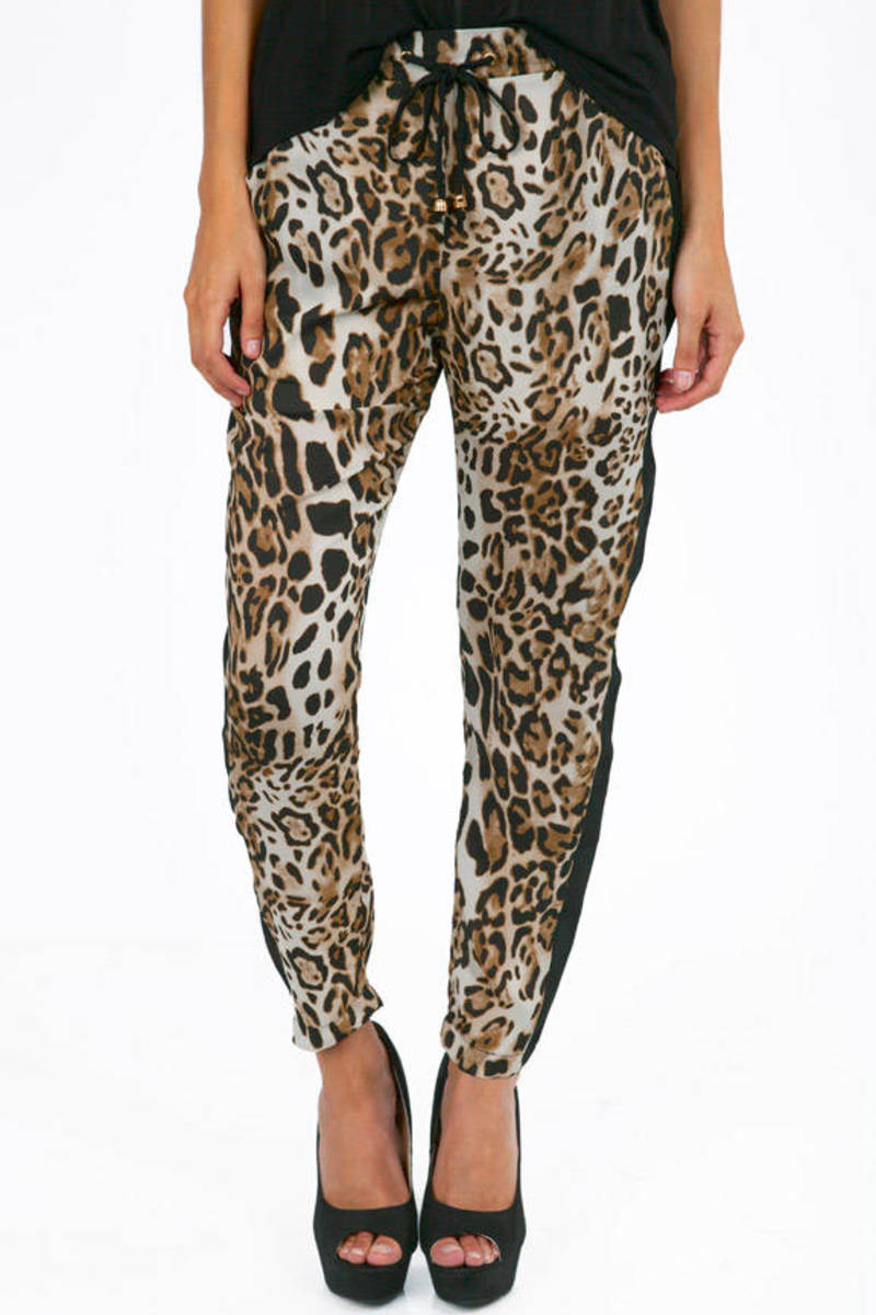 black leggings with leopard stripe