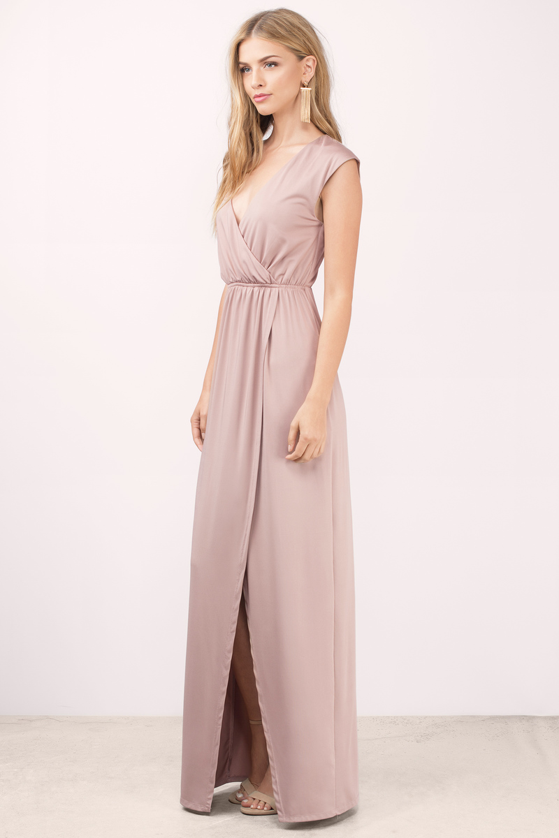 Casual maxi dress with slit facebook