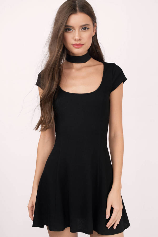 black dress with no sleeves