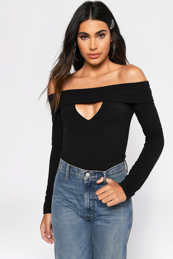 black off the shoulder top outfit