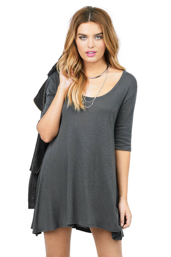 dark grey t shirt women