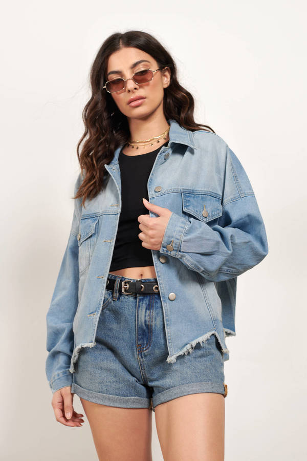 outfits with light denim jacket