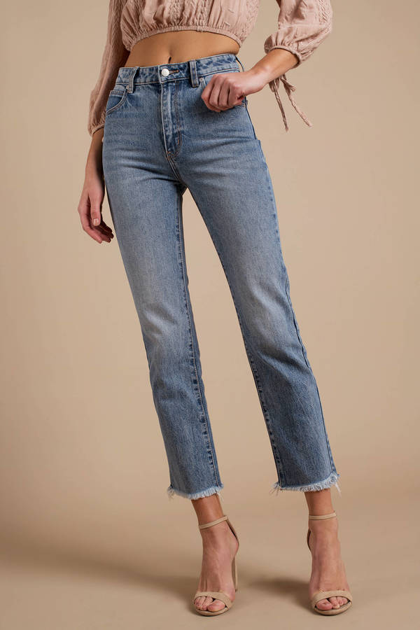 straight leg jeans with frayed hem