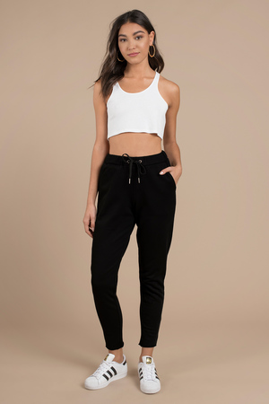 cute outfits with black sweatpants